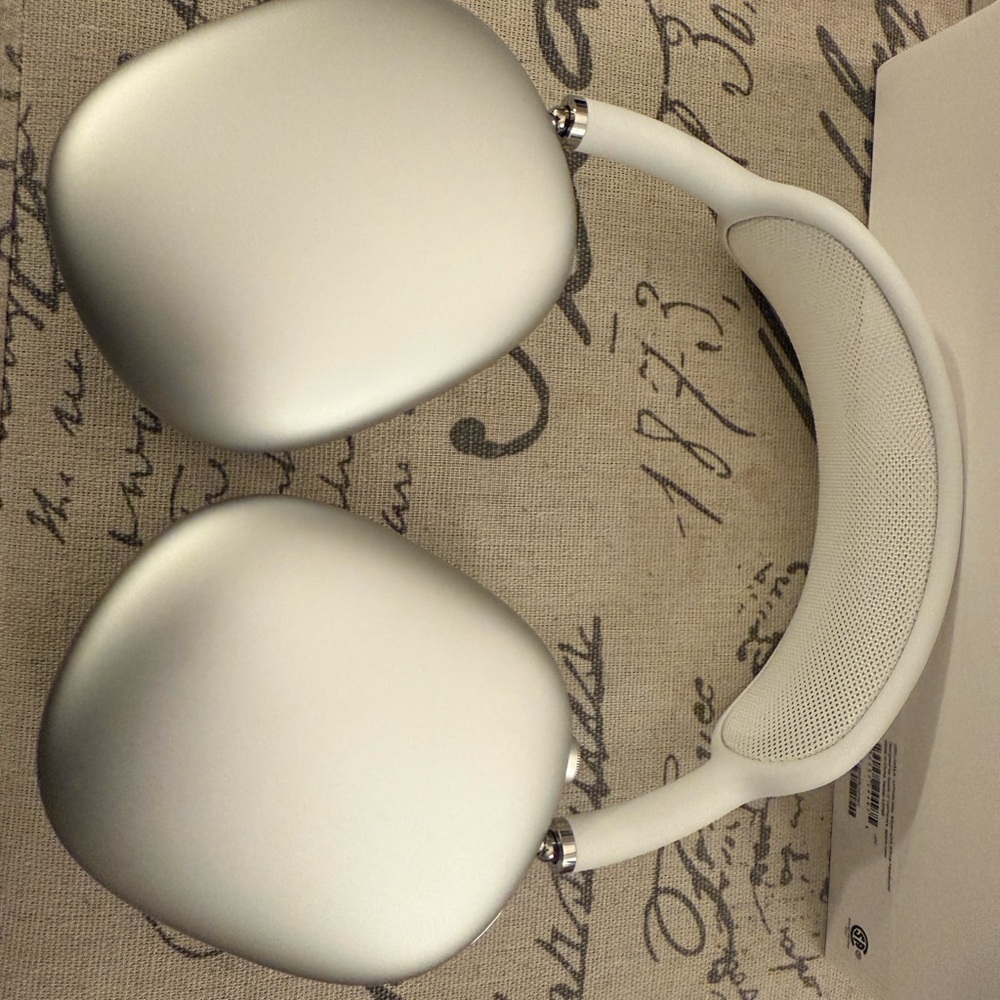 Apple Airpod Max headphones Silver Lightning - flawless, like new, with extras!